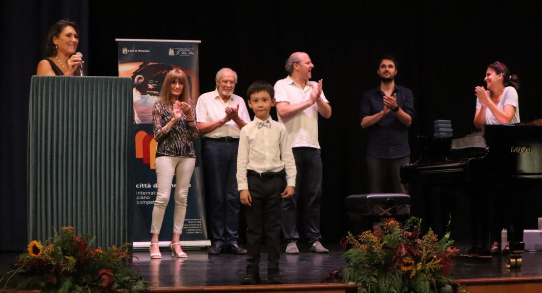 Cerimonia di premiazione Cat Junior, Prime note, Cat A, B