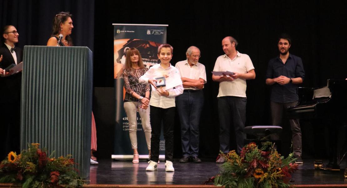 Cerimonia di premiazione Cat Junior, Prime note, Cat A, B