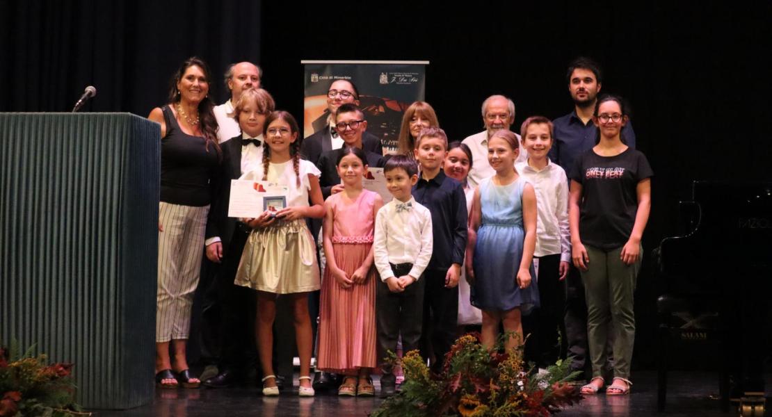 Cerimonia di premiazione Cat Junior, Prime note, Cat A, B